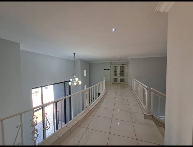 281M² OFFICE TO LET IN HYDE PARK